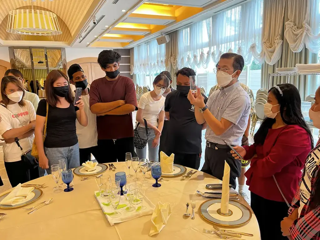 Khoa Business Nhà hàng Khách sạn